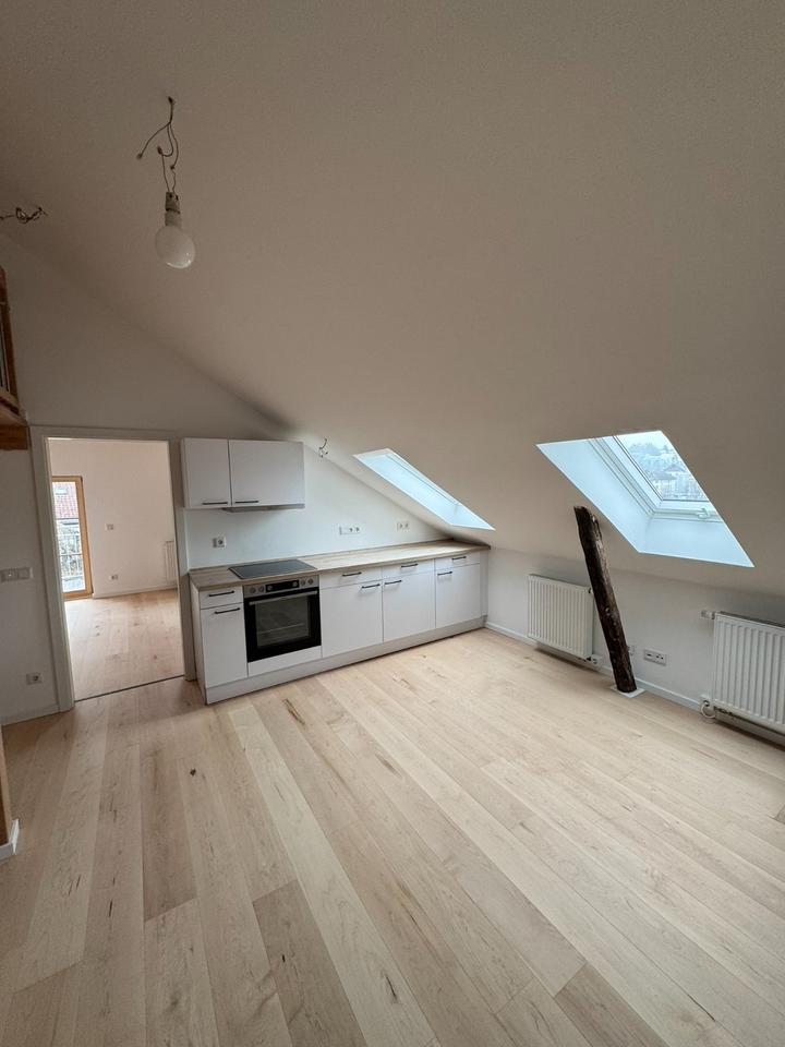 Thumbnail-Erstbezug in heller Dachgeschosswohnung, ideal für WG-Neugründung