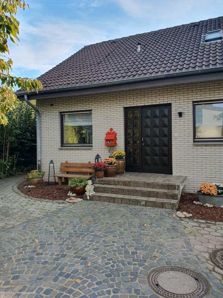 Thumbnail-Wohnhaus mit Fahrzeughalle auf über 1.300m²