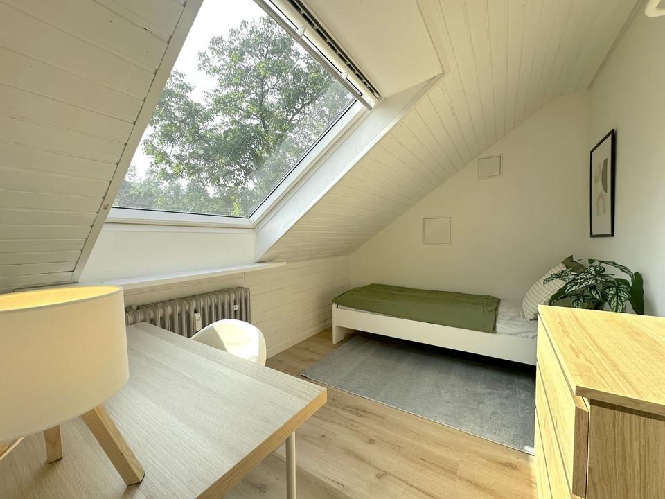 Thumbnail-freies stylisches Dachzimmer in grundsanierter 3er-WG in Frankfurt am Main