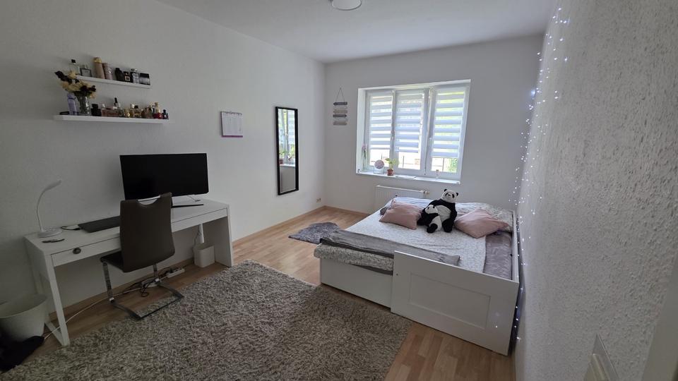 Thumbnail-möbliertes großes Zimmer in gepflegter WG - zentrumsnah