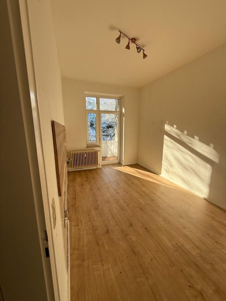 Thumbnail-Attraktive 2-Zimmer-Erdgeschosswohnung mit Balkon in zentraler Lage