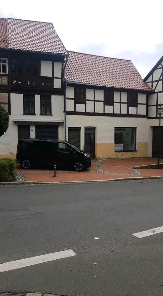 Thumbnail-Haus mit Zwei kleine Lokal