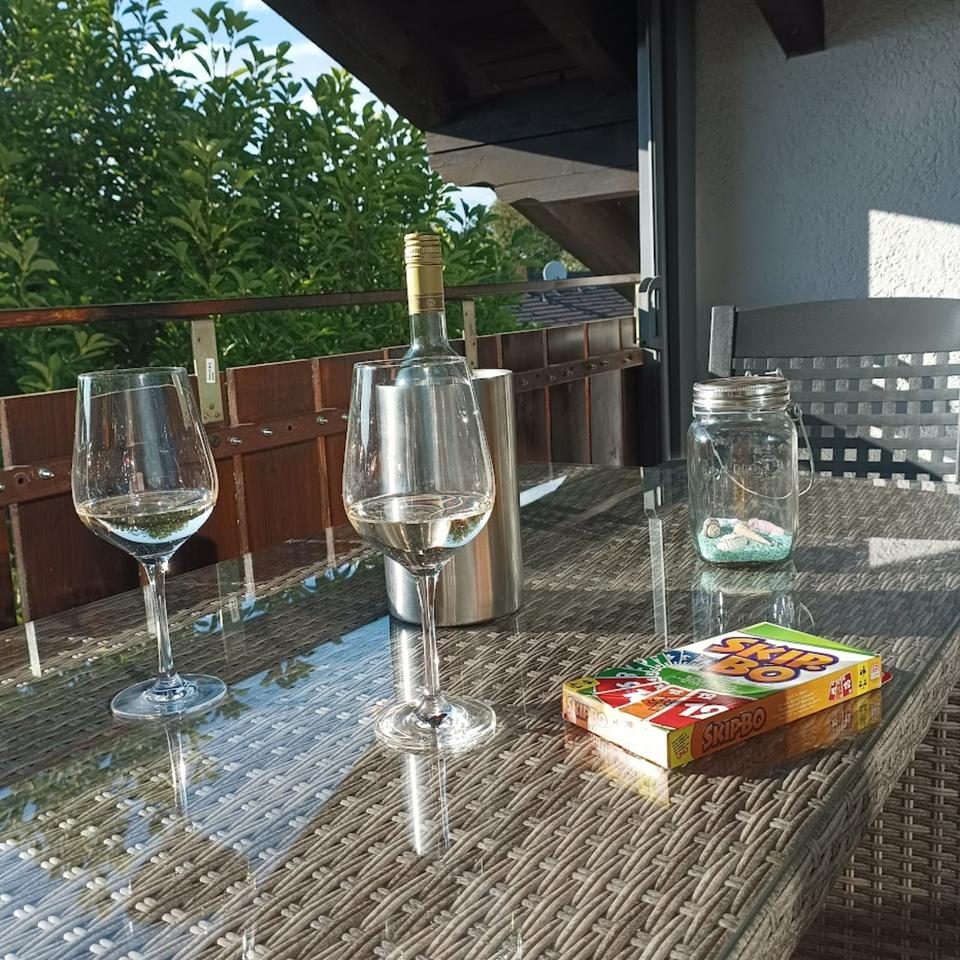 Thumbnail-Möblierte 3-Zimmer-DG-Wohnung mit Balkon, all incl. auch als WG