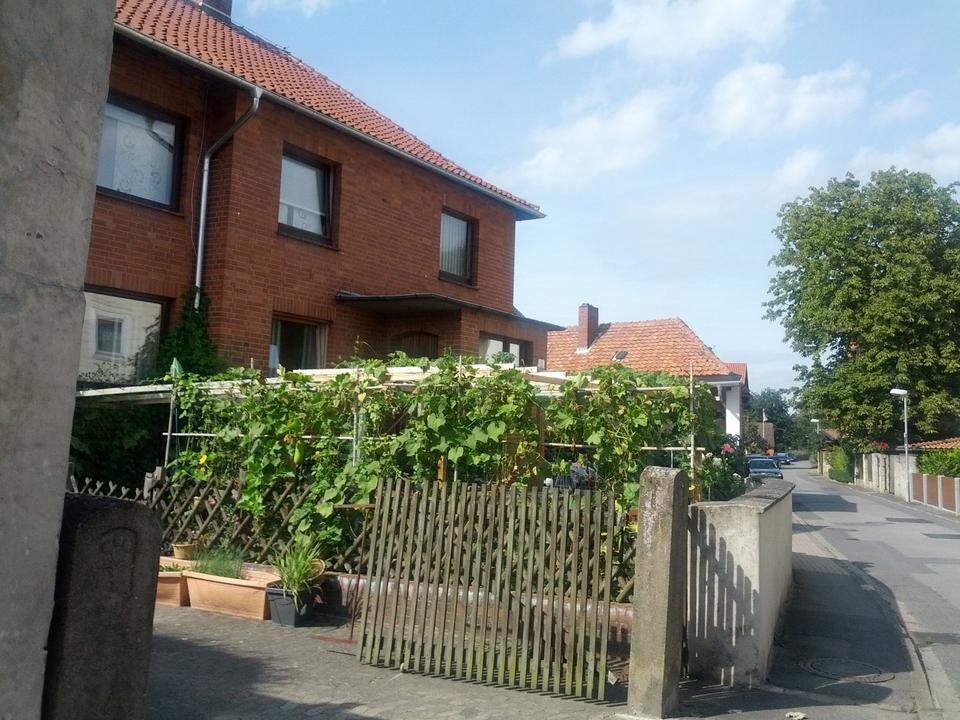 Thumbnail-Freistehendes Haus mit Keller und kl. Garten, 2 Parkplätze 1.550€