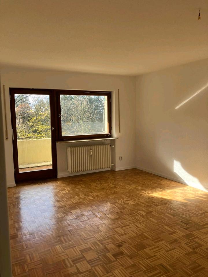 Thumbnail-Helle großzügige 3 Zimmer Wohnung mit EBK WG geeignet