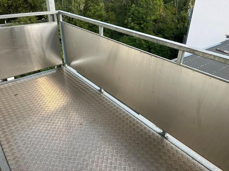 Thumbnail-Zweitbezug nach Sanierung! 4-Zimmer mit Wanne, Balkon und Laminat in zentraler Lage!