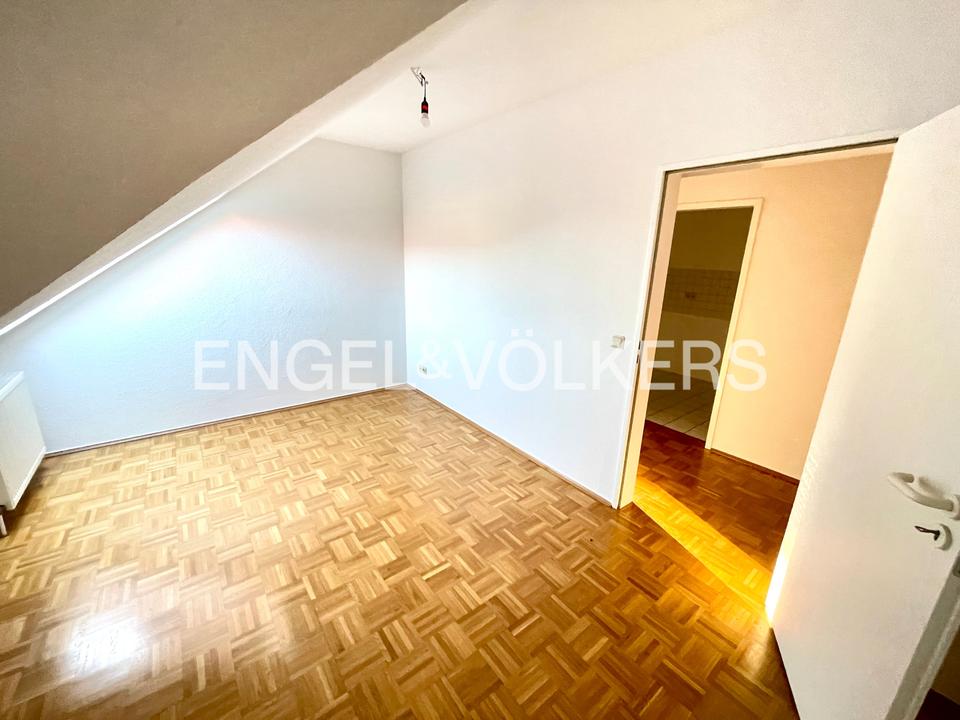 Thumbnail-Charmante 3-Zimmer-Wohnung mit Balkon und Parkettboden in beliebter Lage von Stadtfeld Ost