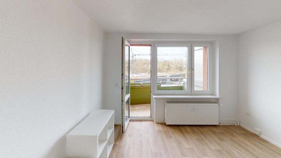 Thumbnail-Balkonwohnung mit Blick zum Eisenbahnviadukt