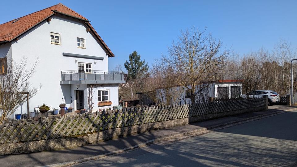 Thumbnail-Mehrfamilienhaus mit Wintergarten, Doppelgarage und Carport