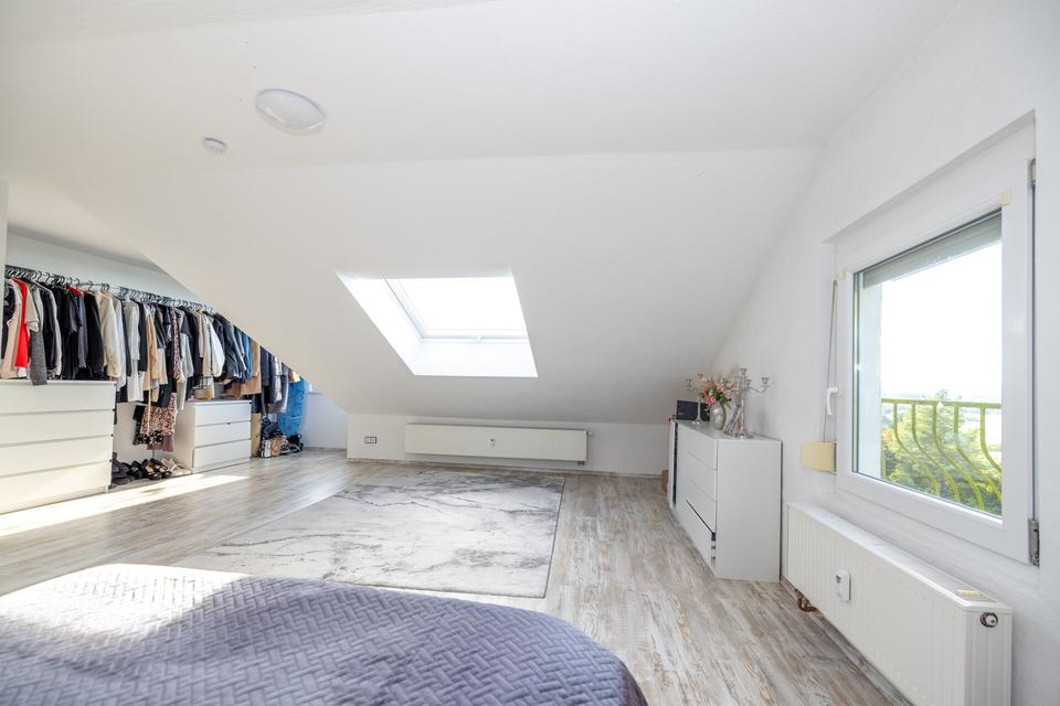 Thumbnail-Wohntraum im Dachgeschoss – 3 Zimmer mit Fernblick ins Grüne