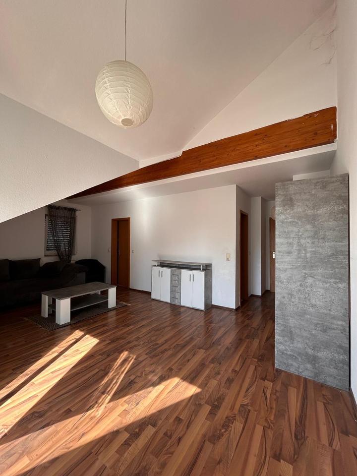 Thumbnail-Hell 1-Zimmer Dachgeschosswohnung mit Blick auf die Concorde