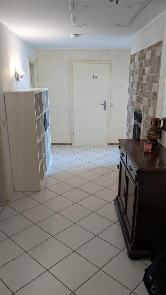 Thumbnail-Wohnung in Lage 160qm mit Hof und großem geschlossenem Carport