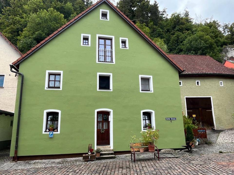 Thumbnail-Mehrfamilienhaus mit Scheune und Garagen