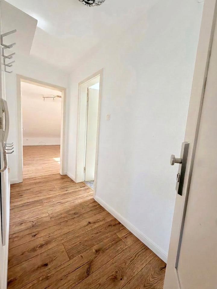 Thumbnail-1-Zi.-Apartment in Karlsruhe-Südstadt - Kellerabt. + Einbauküche