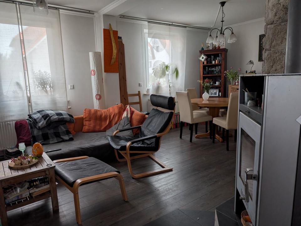 Thumbnail-Große und schöne 2 ZimmerBad Wohnung mit EBK zu vermieten