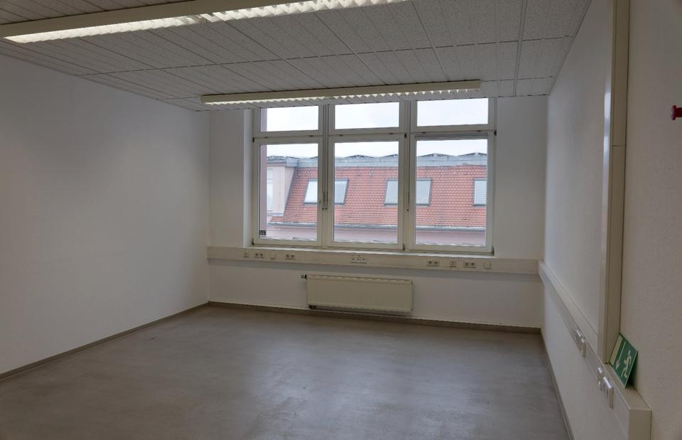Thumbnail-Hupfeldcenter: Helles Büro oder Atelier in Leipzig West, ca. 31 m², Nordseite