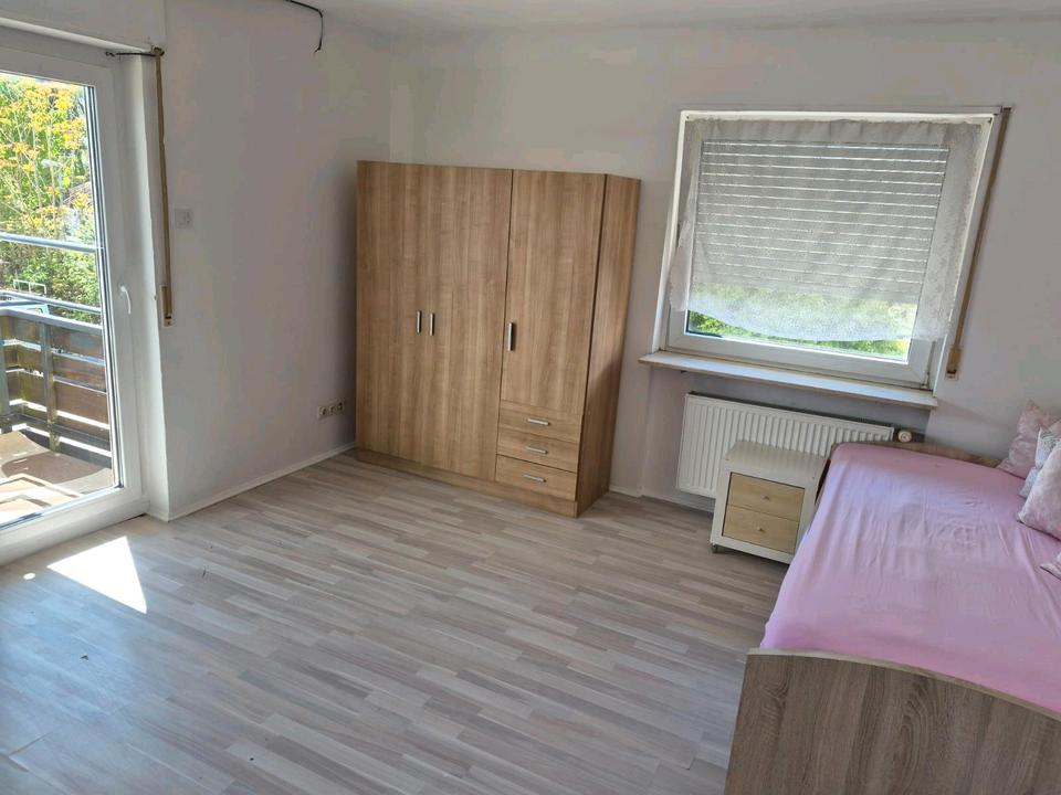 Thumbnail-Zimmer mit Balkon in 3er- WG ab sofort zu vermieten