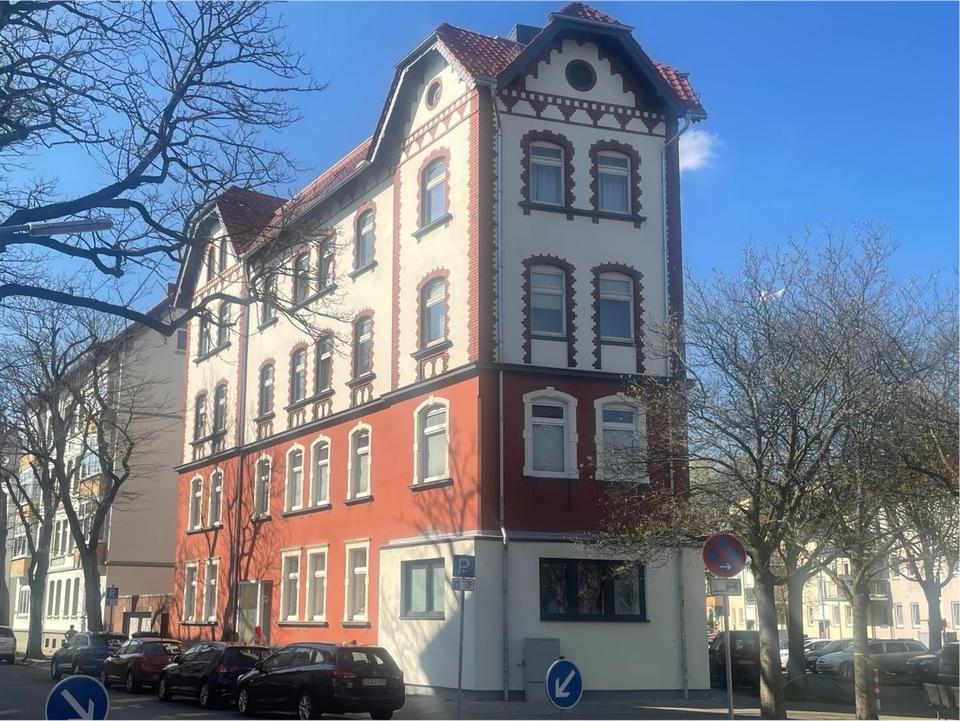 Thumbnail-Renovierte 3-Zimmer DG-Wohnung - zentral und hell mit EBK