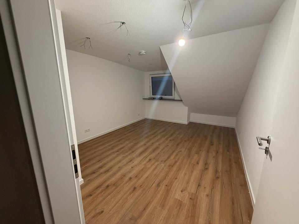 Thumbnail-Kernsanierte 2,5 Zimmer DG Wohnung