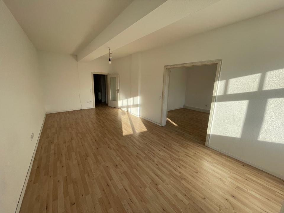 Thumbnail-Großzügige 4-Zimmer-Mietwohnung mit Balkon – frisch renoviert, sehr hell und ideal für Familien