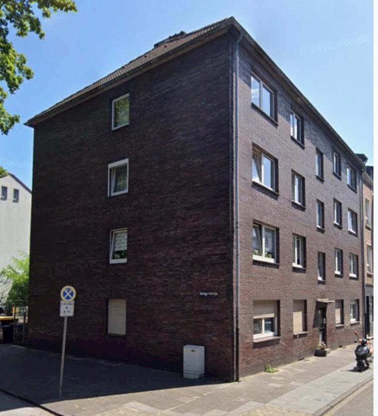 Thumbnail-Solides 8-Familienwohnhaus, 3 Stellplätze 30.000€Jahr Mieter.