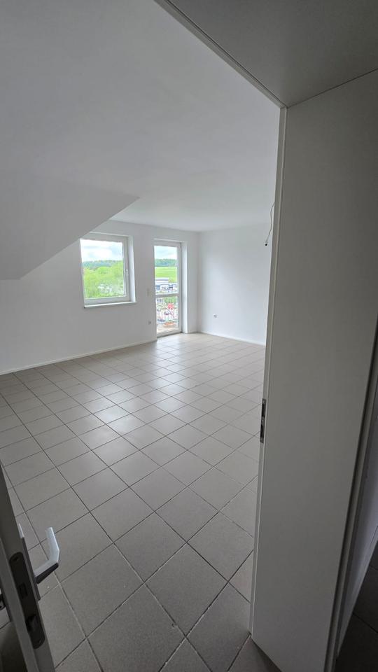 Thumbnail-Frisch sanierte 4-Zimmer-Dachgeschosswohnung mit Balkon und Gartenmitbenutzung
