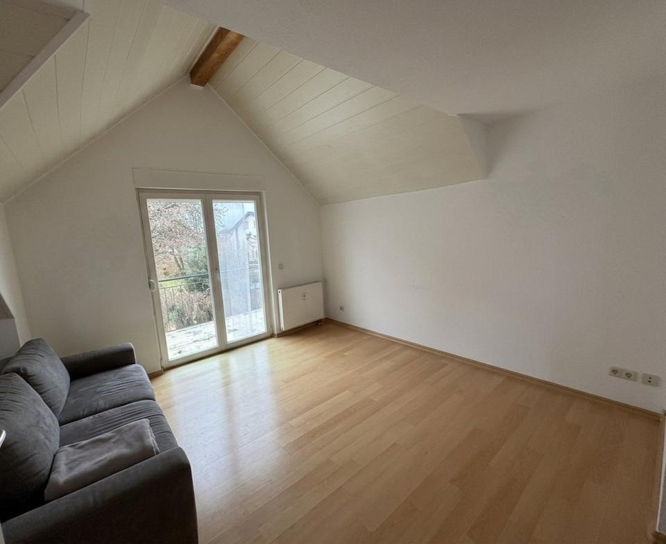 Thumbnail-Helle 3-Zimmer DG-Wohnung mit EBK und zwei Balkonen