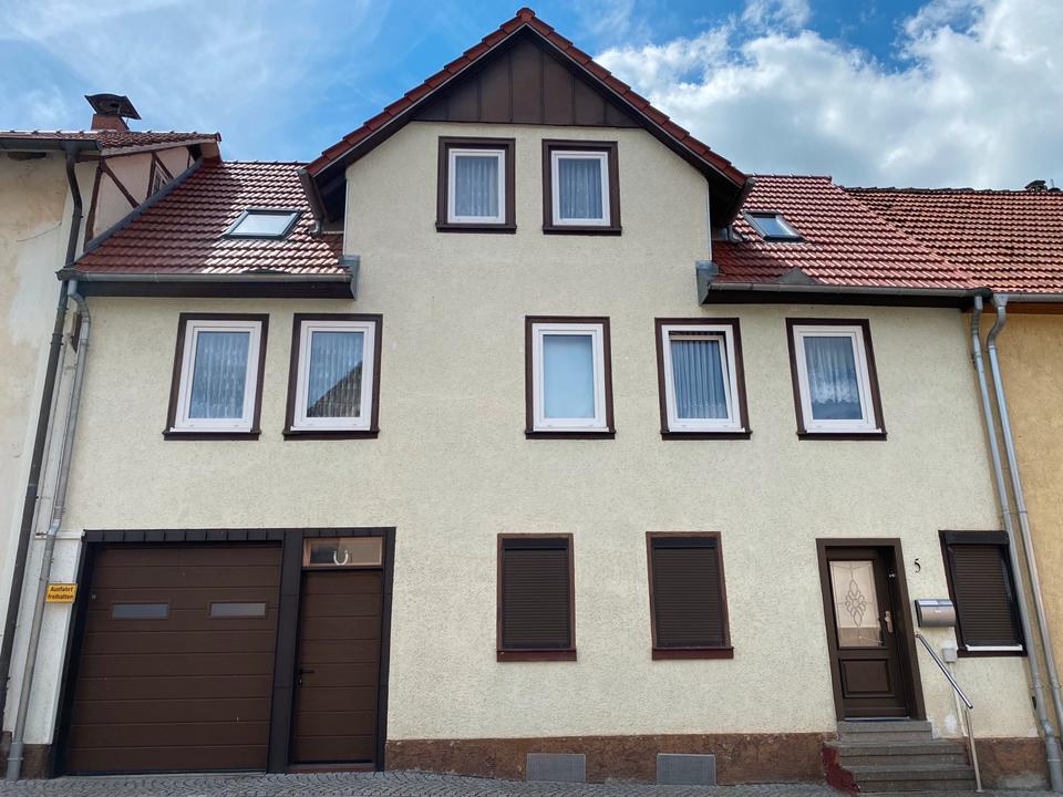 Thumbnail-Reihenmittelhaus mit Innenhof, Doppelgarage und Werkstatt