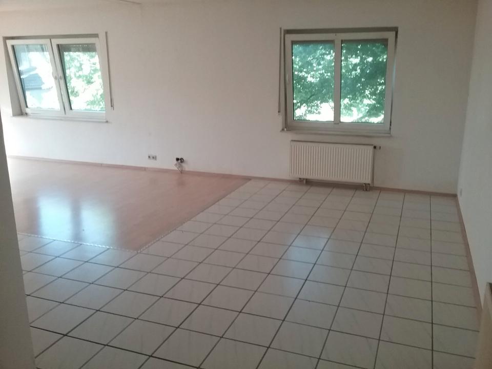 Thumbnail-Tolle und ruhige 2,5 ZKB mit Stellplatz, Bushaltestelle, Waldlage