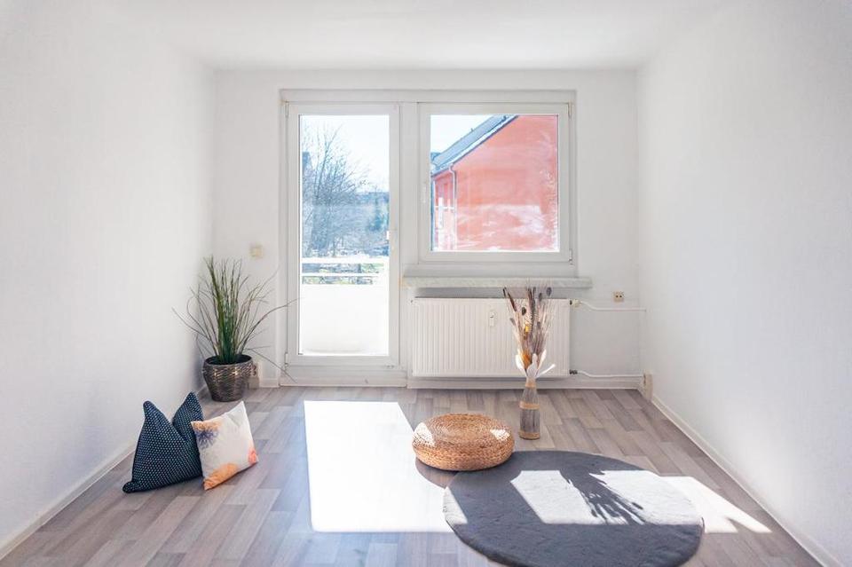 Thumbnail-Helle 2-Raum-Balkonwohnung mit Einbauküche