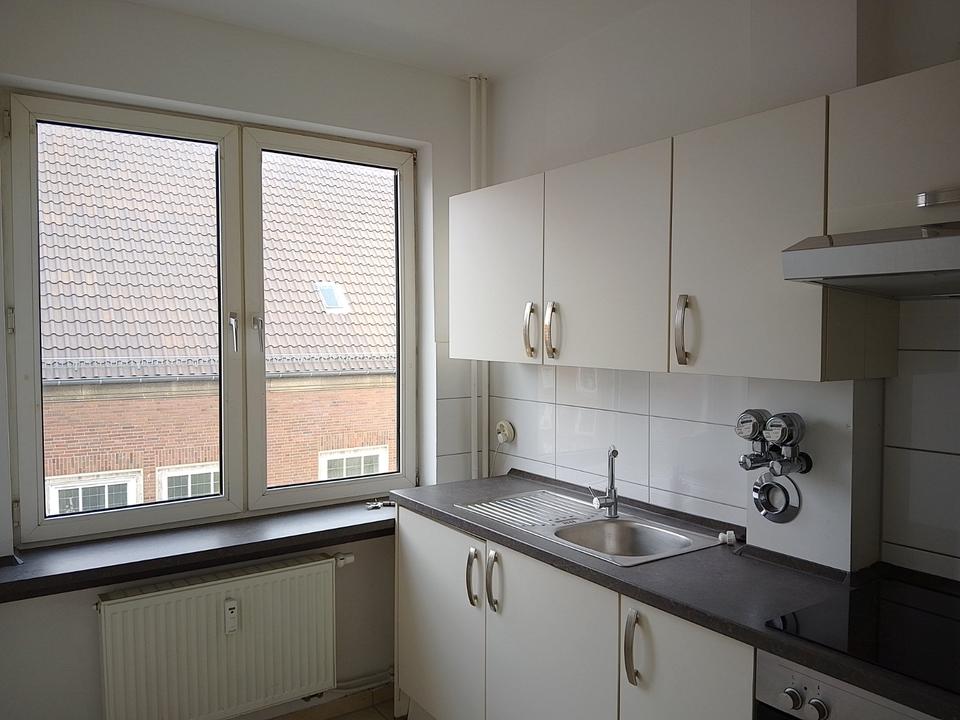 Thumbnail-Anfragen NUR per E-Mail. Top Lage! 2-Zimmer City Wohnung direkt in der Bremerhavener Fußgängerzone.