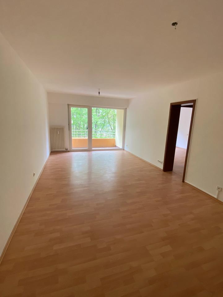 Thumbnail-Helle 2ZKB-Wohnung mit Einbauküche & KFZ-Stellplatz zzgl.