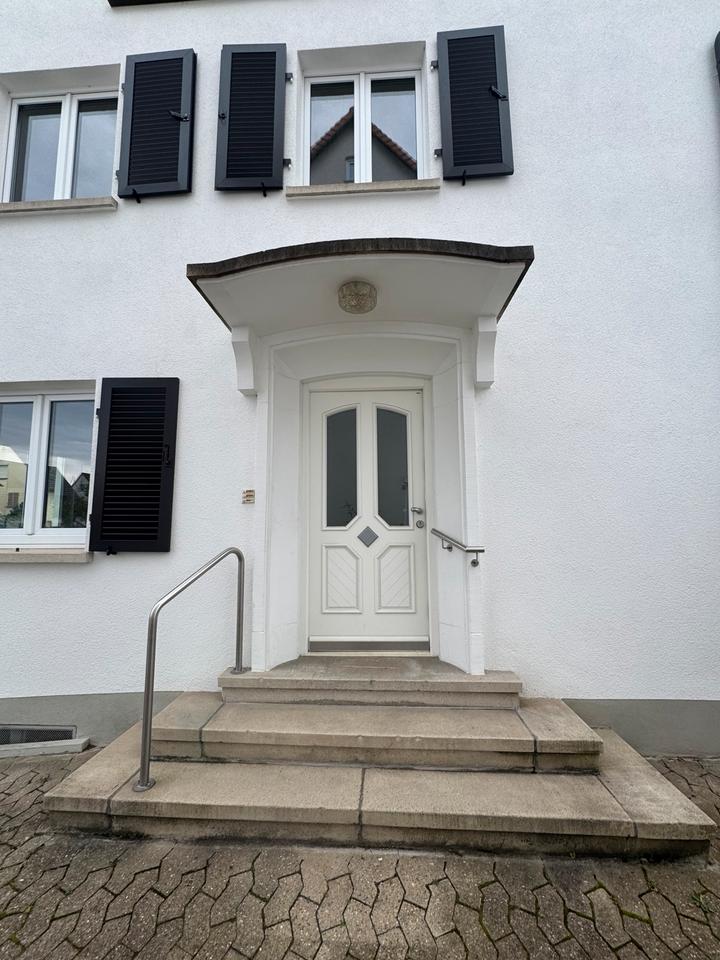 Thumbnail-Helle und großzügige 4-Zimmer-Wohnung in GP (Reusch)