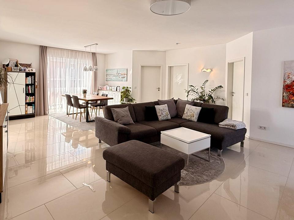 Thumbnail-4-Zimmer Wohnung, 114 qm, mit EBK und gehobener Ausstattung