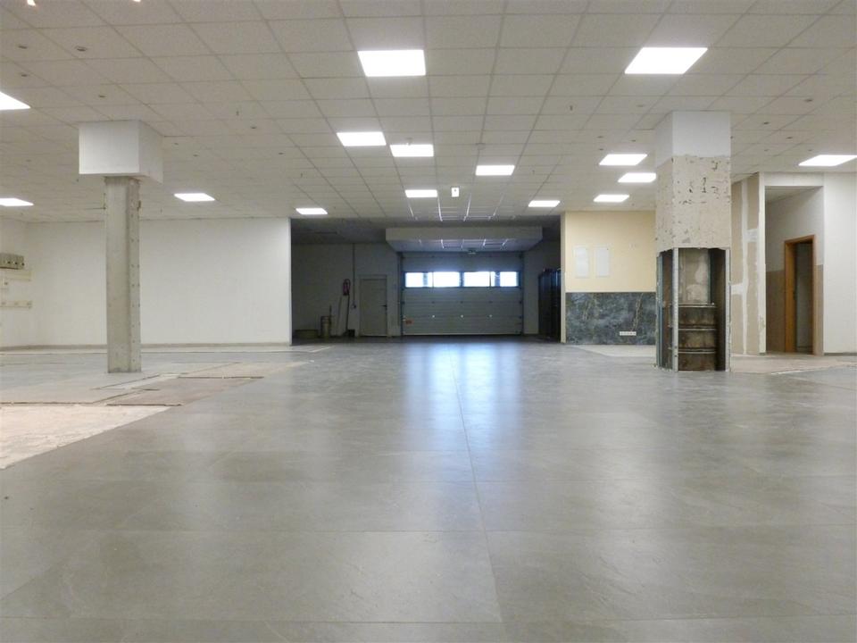 Thumbnail-Große Lagerfläche 779 m² - oder Fachmarktfläche, teilbar ab 300 m² in Dessau