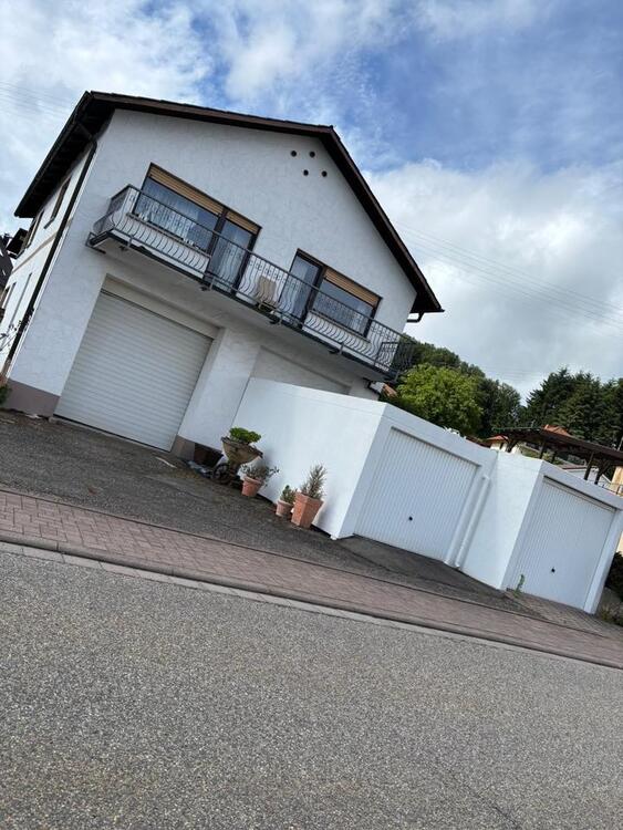Thumbnail-Haus mit WerkstattHalle zu verkaufen