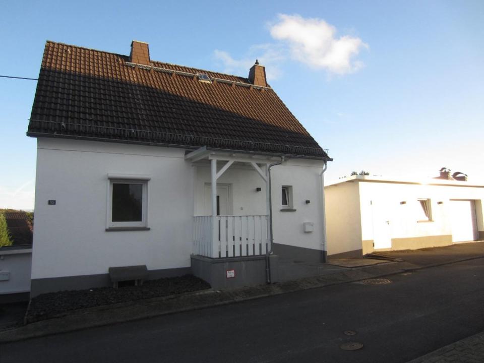 Thumbnail-Hauptwohnung in einem Zweifamilienhaus, Garten mit Terrasse usw.