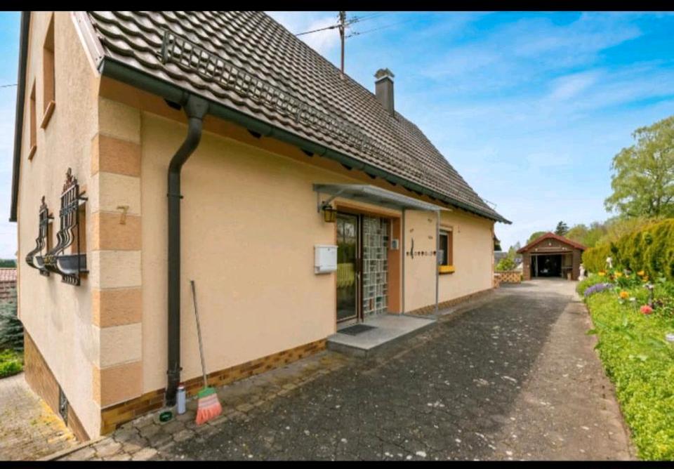 Thumbnail-Einfamilienhaus mit 2 Garagen