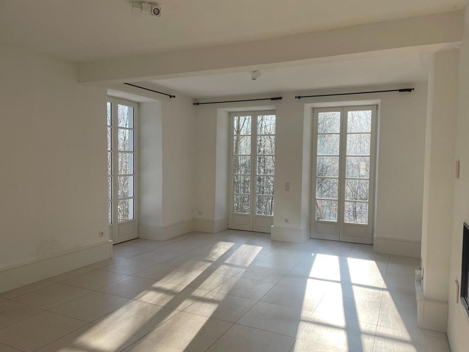 Thumbnail-Lichtdurchflutete, großzügige 2-Zimmer-Wohnung in altem Rittergut