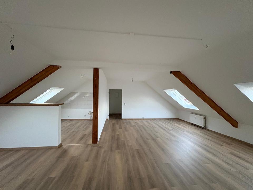 Thumbnail-Renovierte 2-Raum-Dachgeschosswohnung inkl. Einbauküche