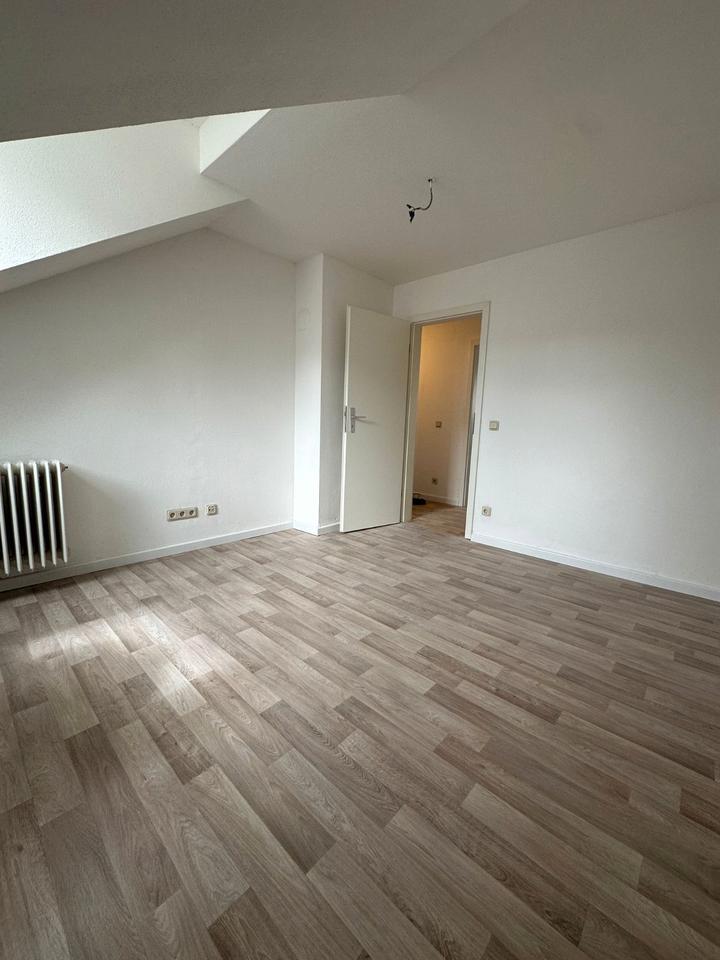 Thumbnail-Erstbezug: Zentrale 2-ZKB Dachgeschosswohnung direkt am Cinestar