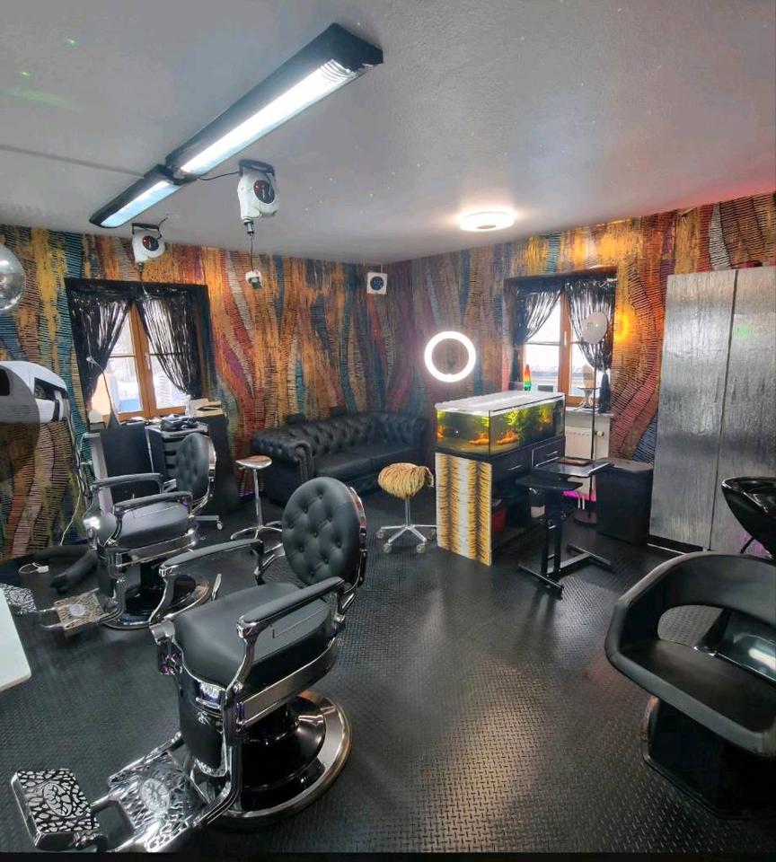 Thumbnail-Friseurin Stuhlmiete