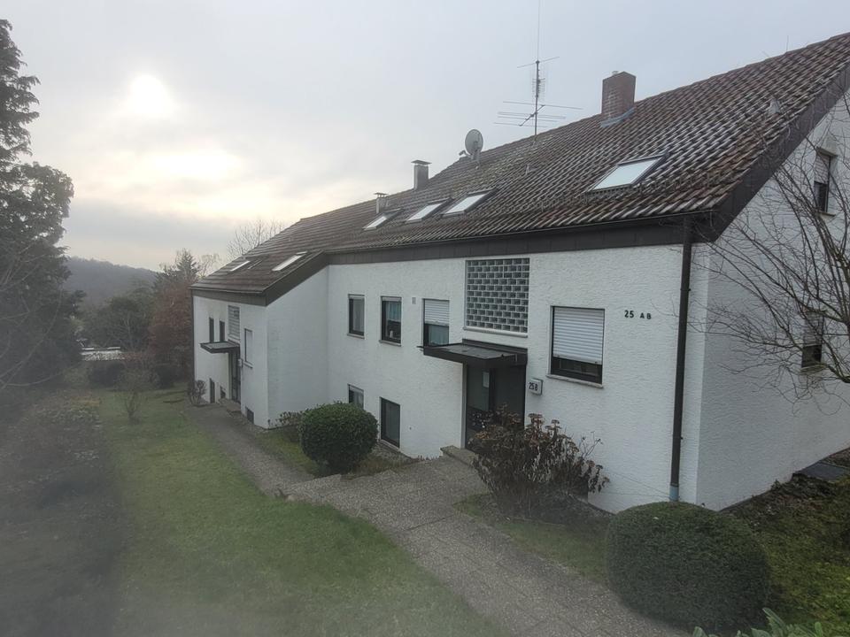 Thumbnail-Von Privat: Ruhige 3-Zi. DG Wohnung (86qm) Balkon, EBK, Gäste-WC,