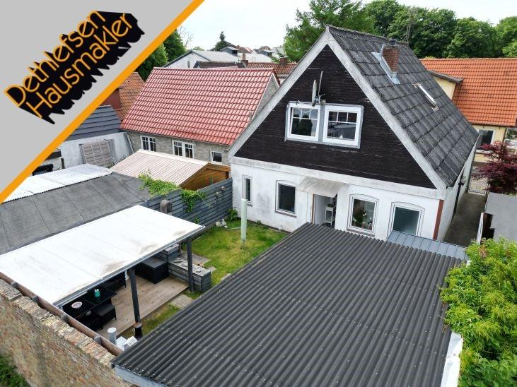 Thumbnail-Gepflegtes Einfamilienhaus mit 3 Zimmern und pflegeleichtem Grundstück sowie Carport in HeideMitte, ca. 400 m zum Heider Marktplatz