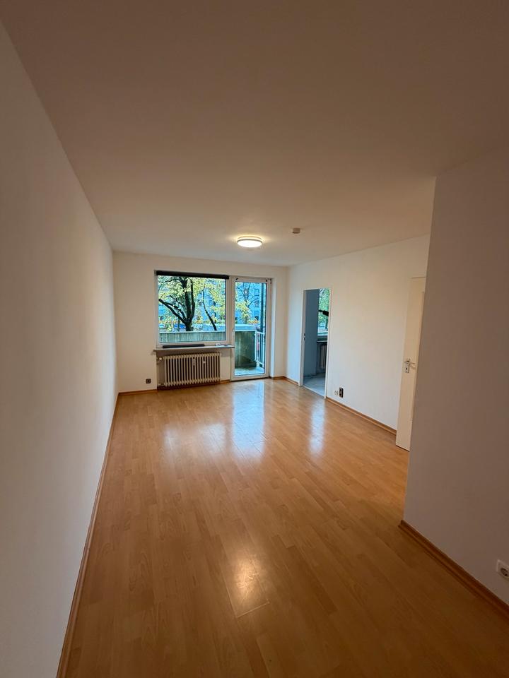 Thumbnail-Frisch renovierte 1-Zimmer-Wohnung in Neuhausen-Nymphenburg