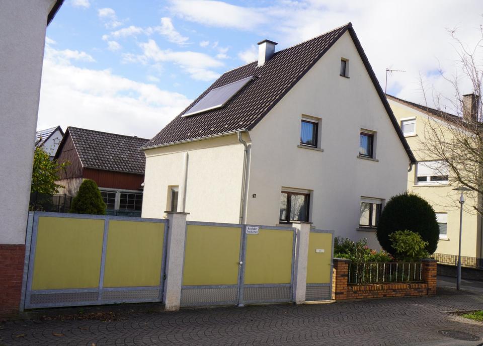 Thumbnail-Einfamilienhaus mit abgeschl. Hof und Garten sowie Nebengebäuden