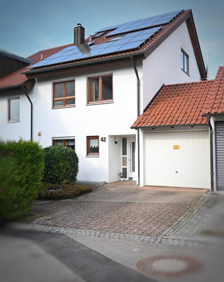 Thumbnail-Energieeffizientes Reiheneckhaus mit Photovoltaik und Wärmepumpe