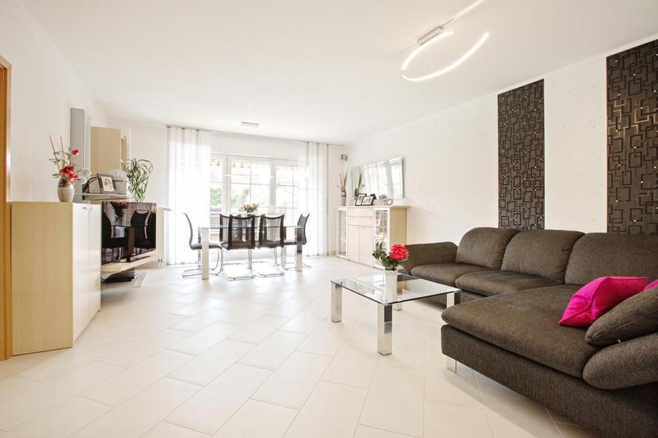 Thumbnail-Wohnen wie im eigenen Haus: 3-Zi.-EG mit Traumgarten & 2 Terrassen