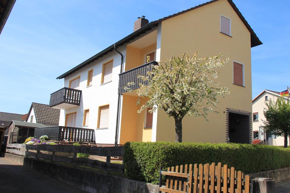 Thumbnail-1-2Familienhaus provisionsfrei mit 3 Garagen & Garten