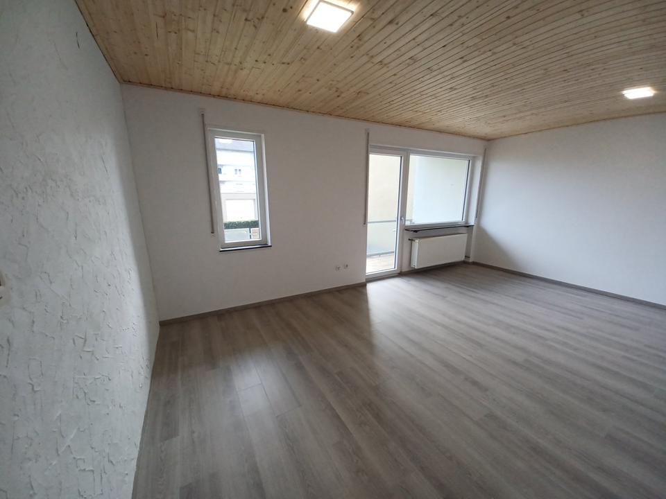 Thumbnail-Solide 2-ZKB-Erdgeschoss-Wohnung mit 2 Balkonen und Gartenanteil